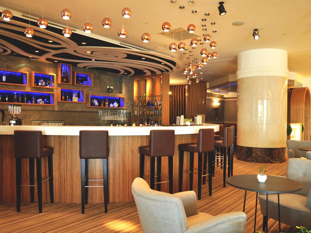 Evergreen Plaza Hotel - Tainan Eksteriør bilde The bar at the lounge