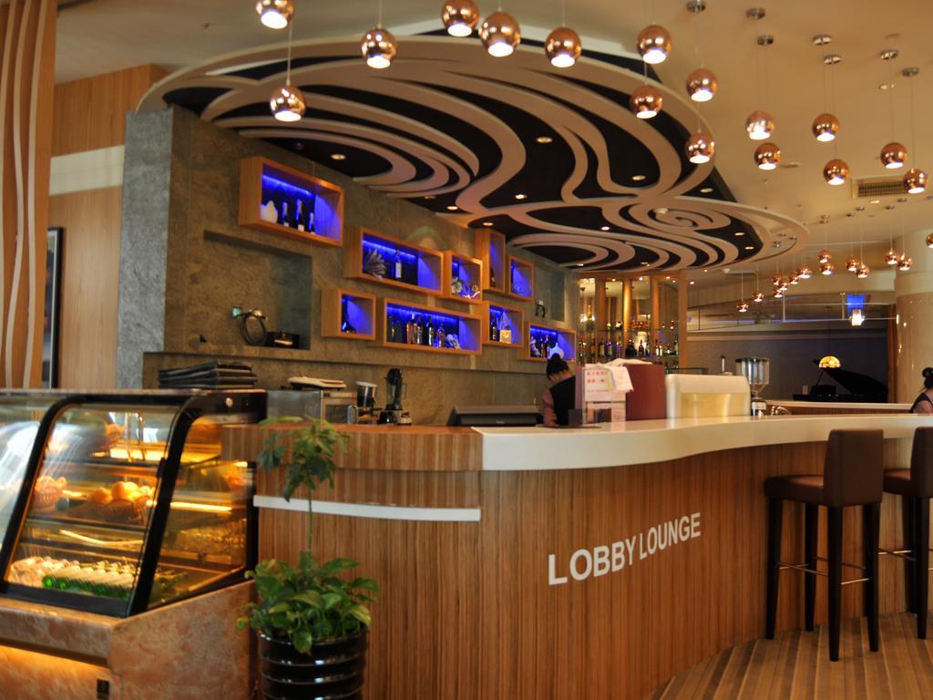Evergreen Plaza Hotel - Tainan Eksteriør bilde Lobby Lounge
