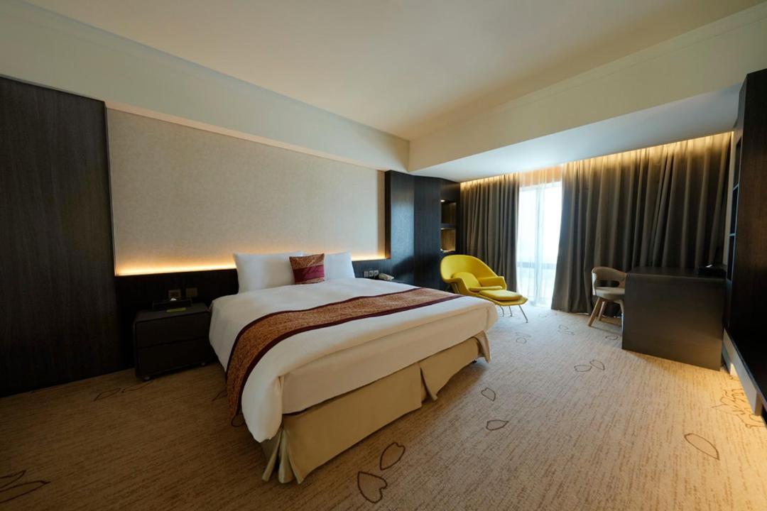 Evergreen Plaza Hotel - Tainan Eksteriør bilde Deluxe Room