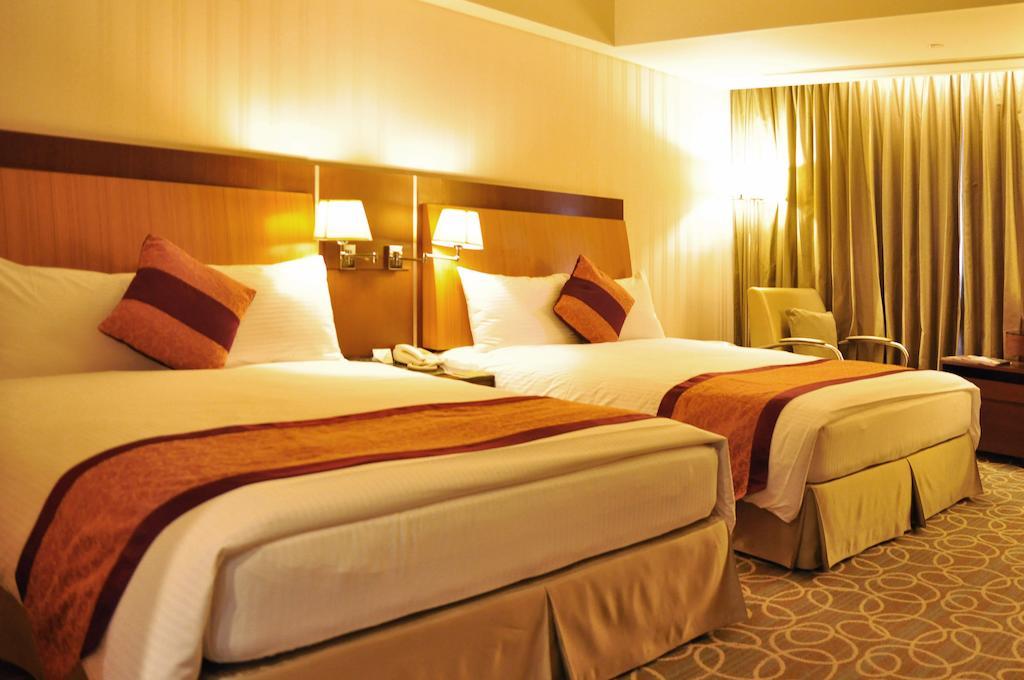 Evergreen Plaza Hotel - Tainan Rom bilde A room at the hotel