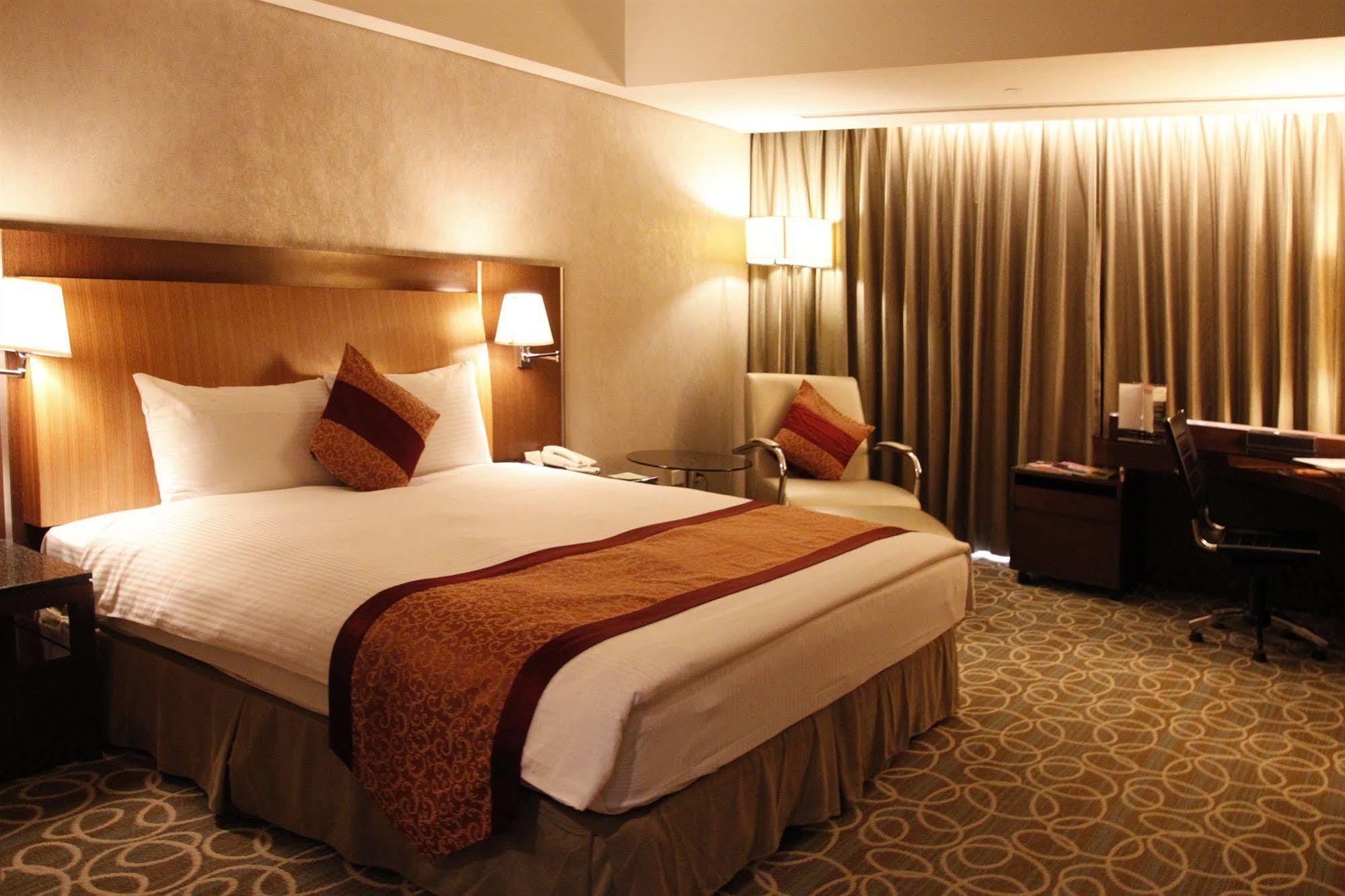 Evergreen Plaza Hotel - Tainan Eksteriør bilde Deluxe room