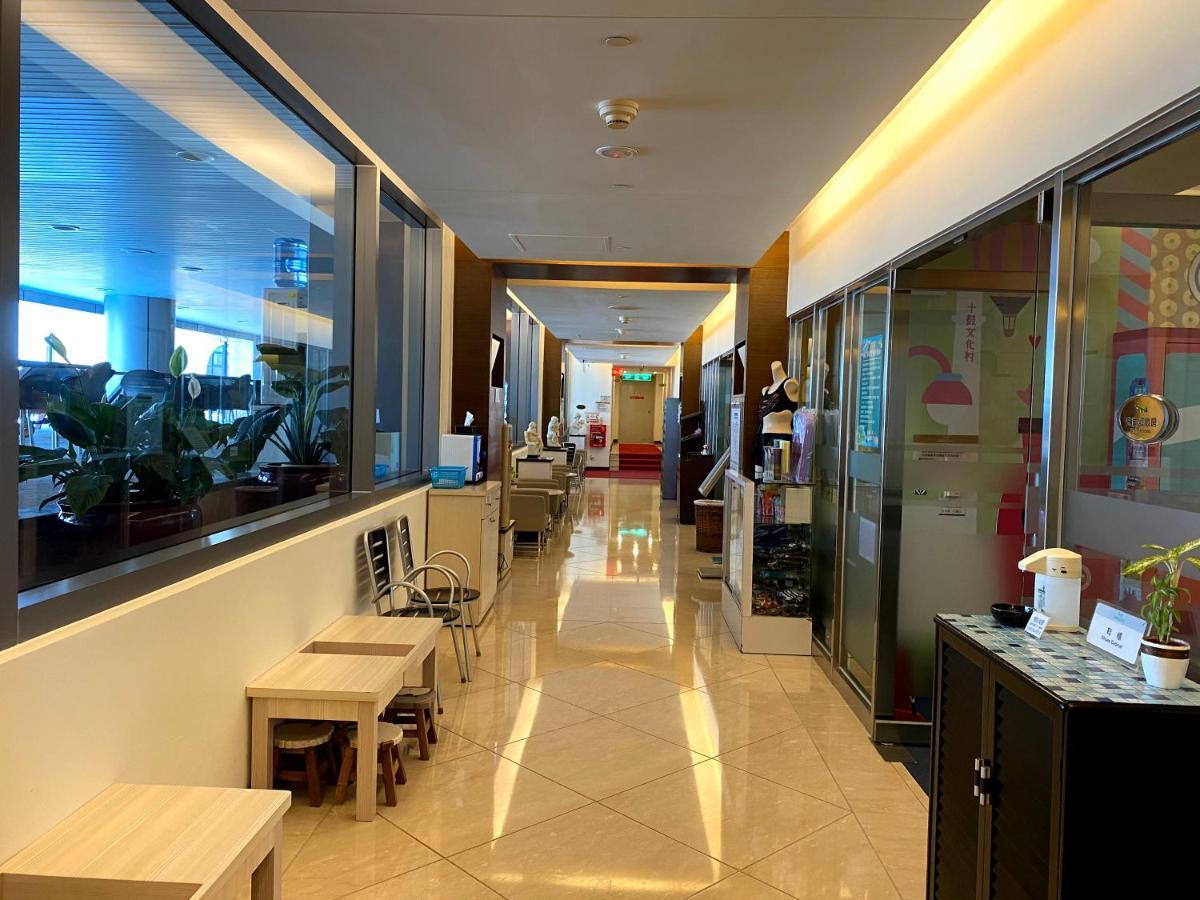 Evergreen Plaza Hotel - Tainan Eksteriør bilde The interior of the lounge