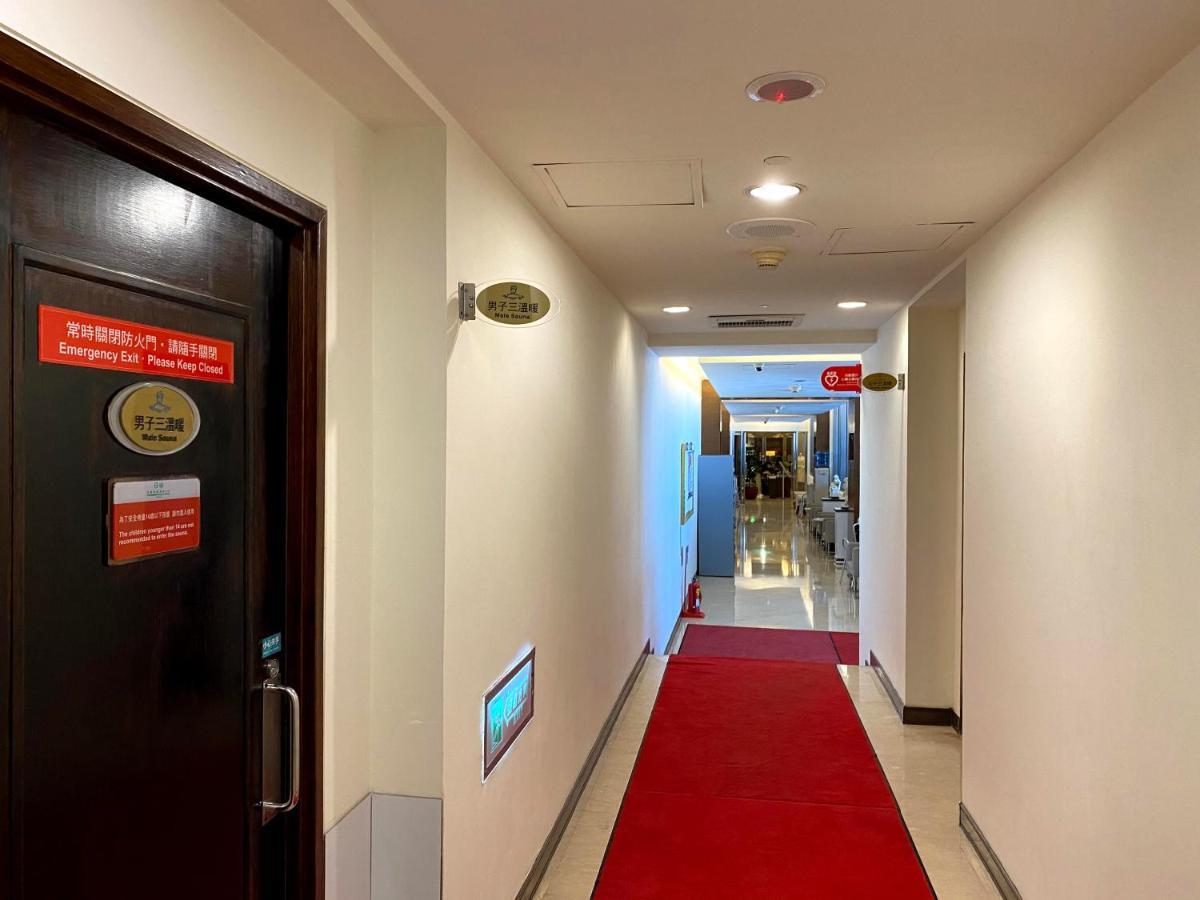 Evergreen Plaza Hotel - Tainan Eksteriør bilde A corridor in the hotel